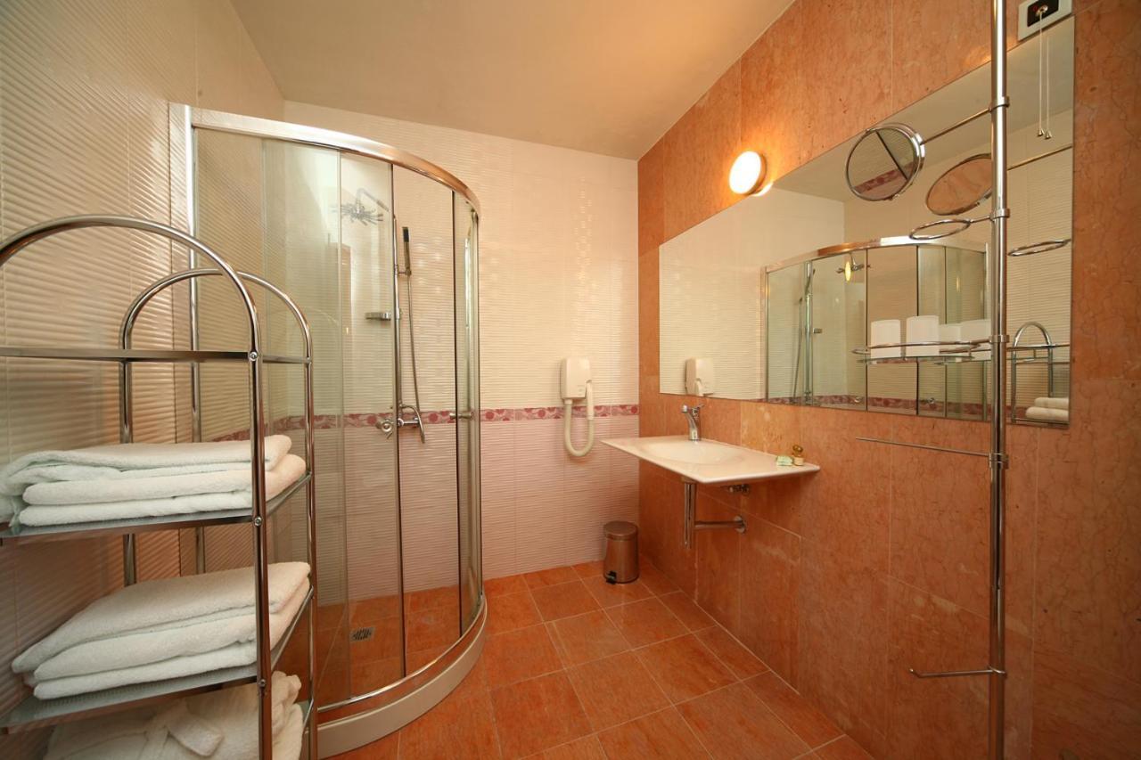 Hotel City Плевна Экстерьер фото