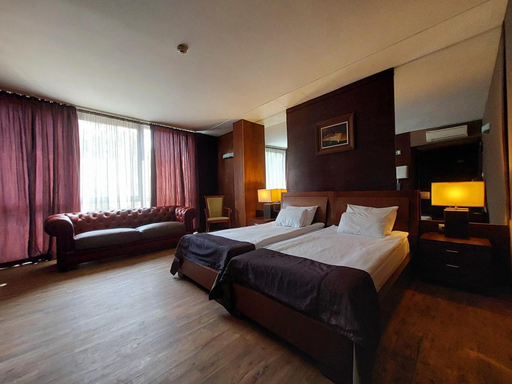 Hotel City Плевна Экстерьер фото